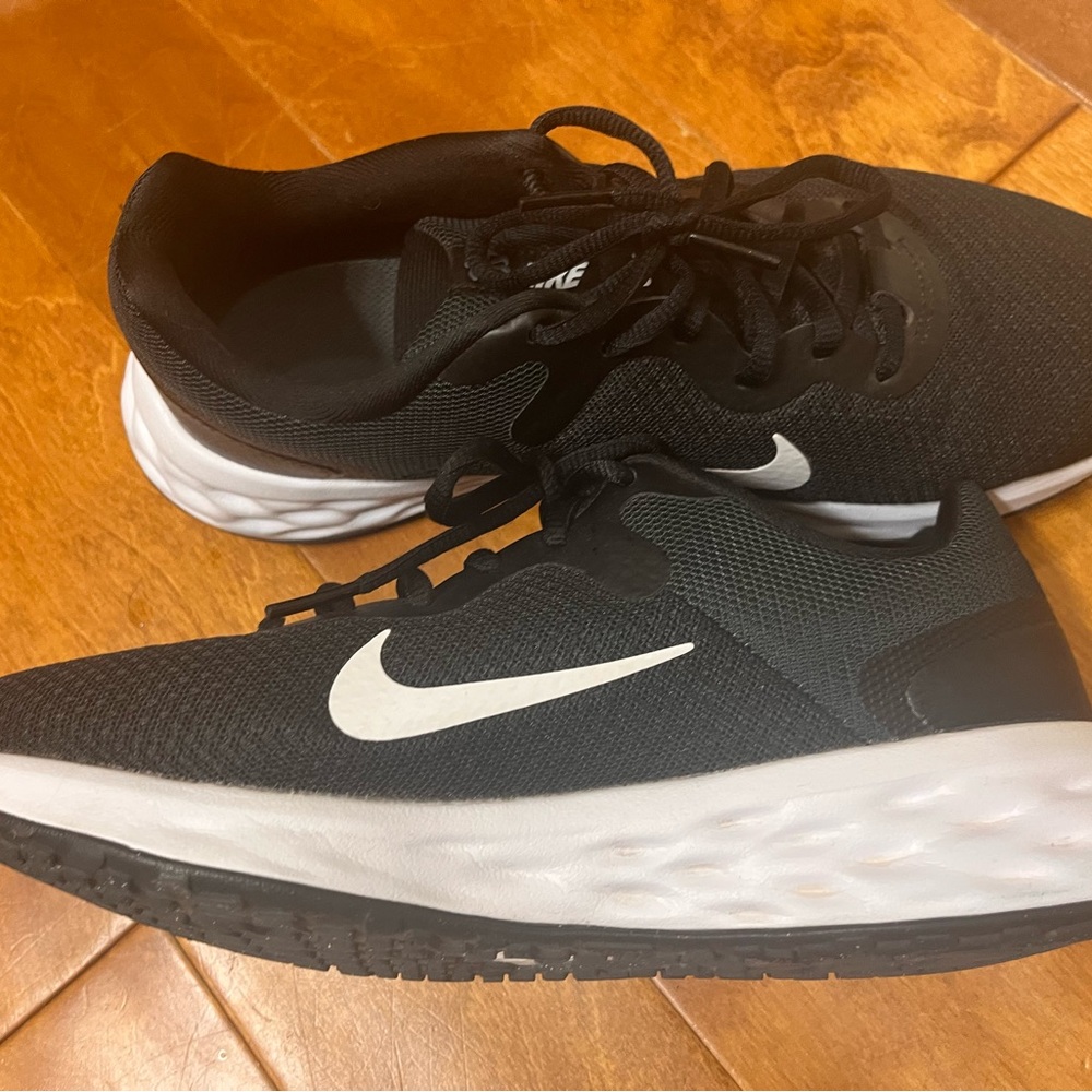 Nike Black and White Athletic Shoes with Modern Design